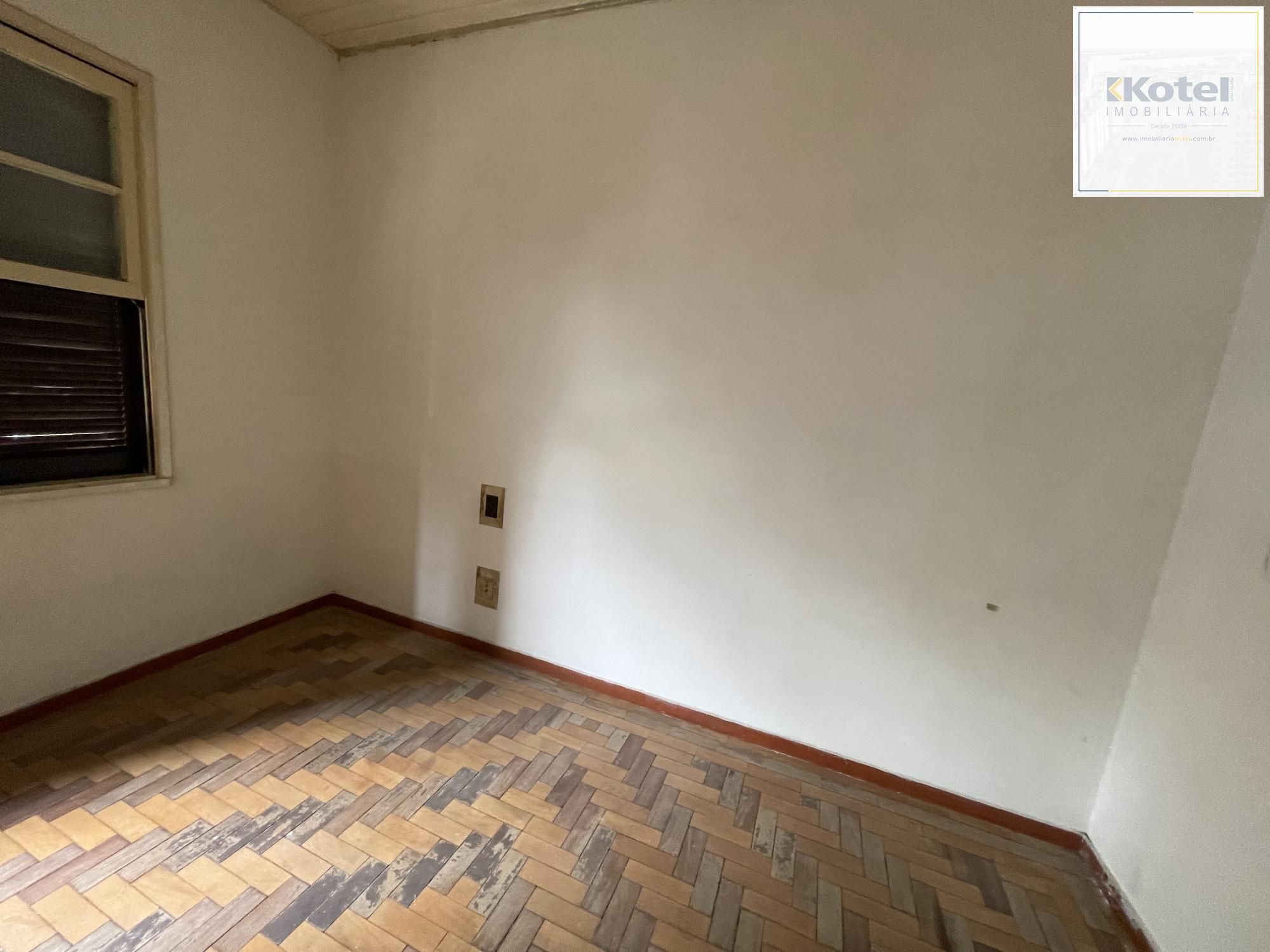 Casa com 3 dormitórios e ampla garagem Bairro Higienópolis