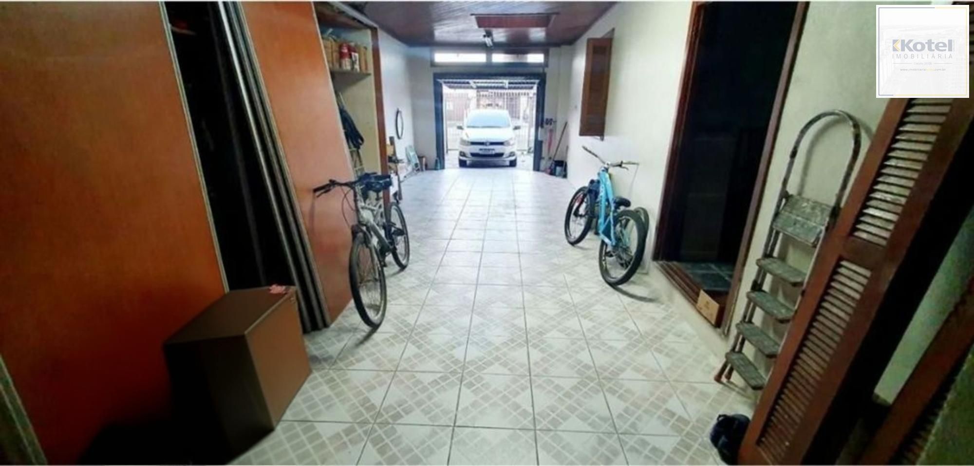 Casa com 5 quartos, piscina e 3 vagas de garagem em Canoas.