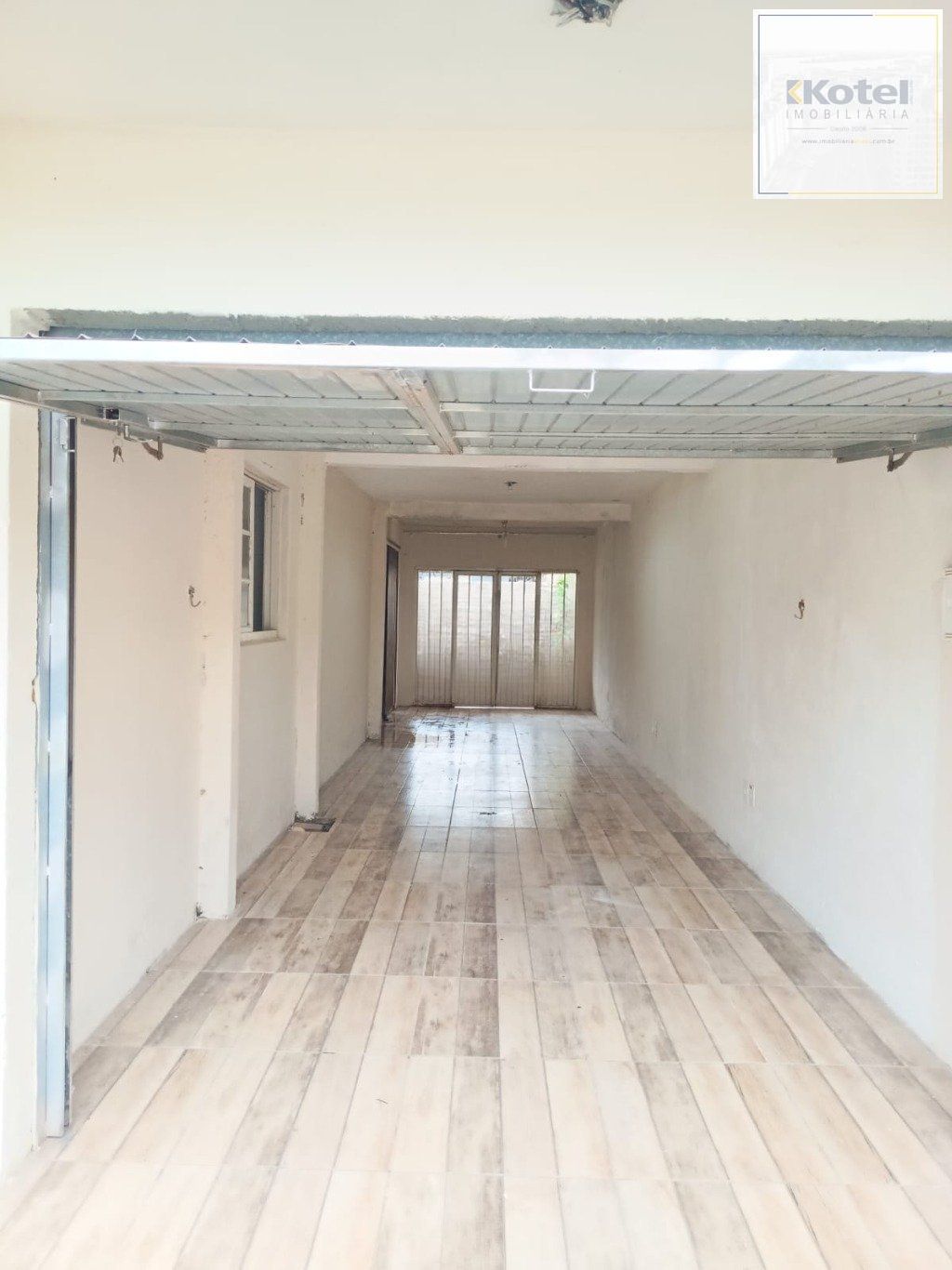 Casa com 2 dormitórios e 2 vagas de garagem em Canoas.