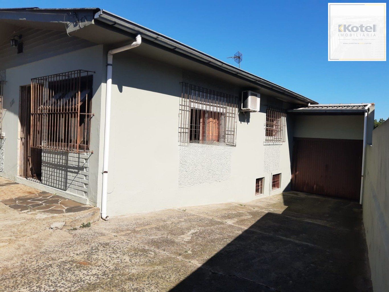 Casa com 3 quartos e 2 vagas de garagem coberta em Cachoerinha.