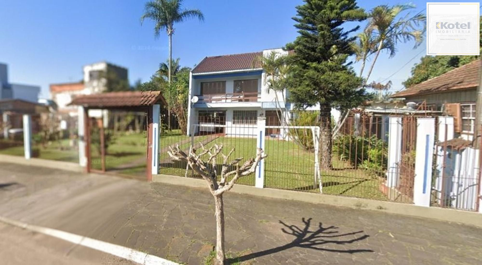 Casa com 3 dormitótrios, piscina e 2 vagas de garagem em Canoas.