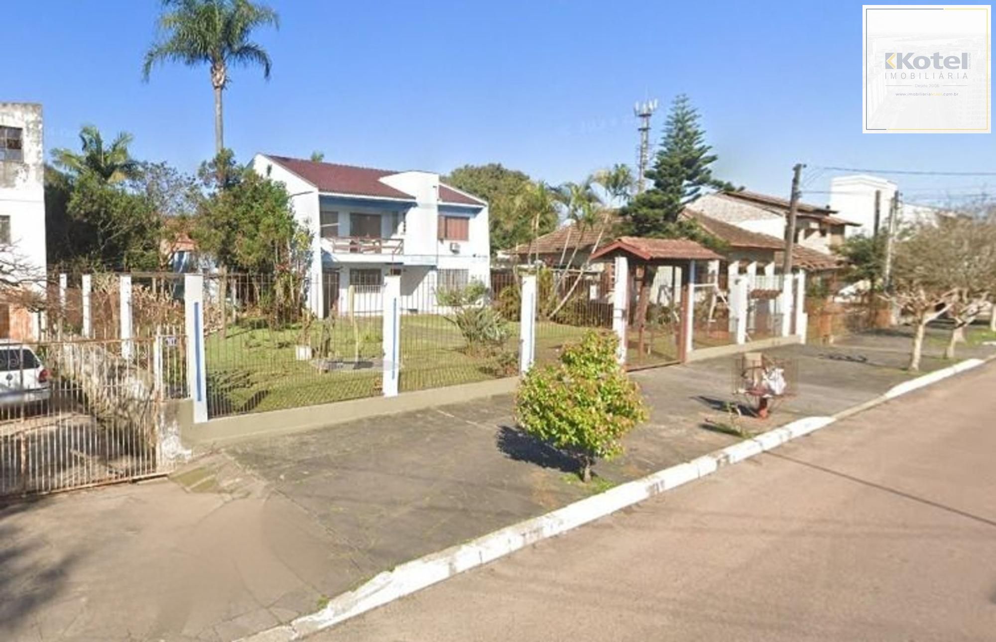 Casa com 3 dormitótrios, piscina e 2 vagas de garagem em Canoas.