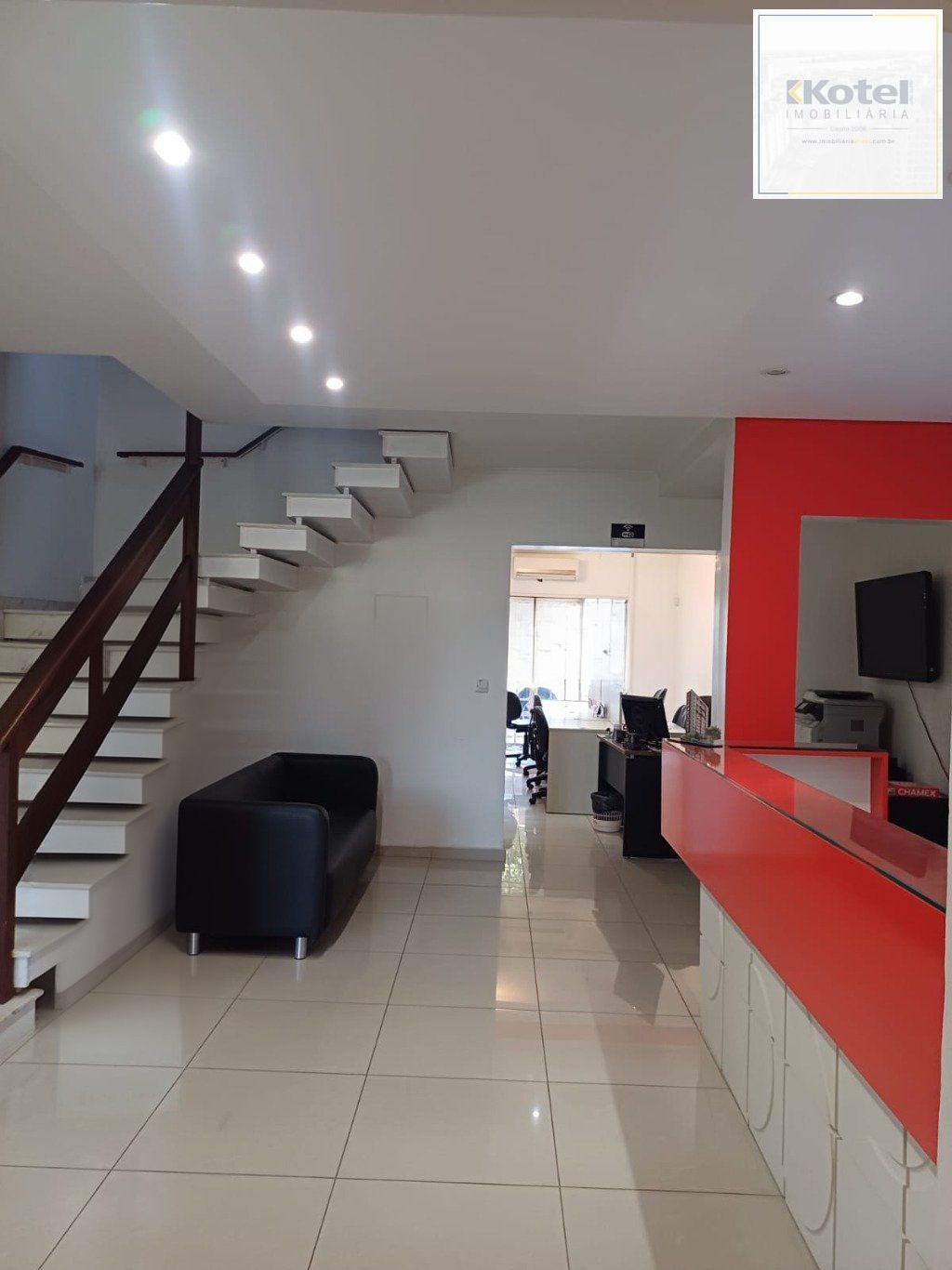 Casa com 3 quartos, 3 banheiros, 300m² e 8 vagas no Menino Deus. — foto 3