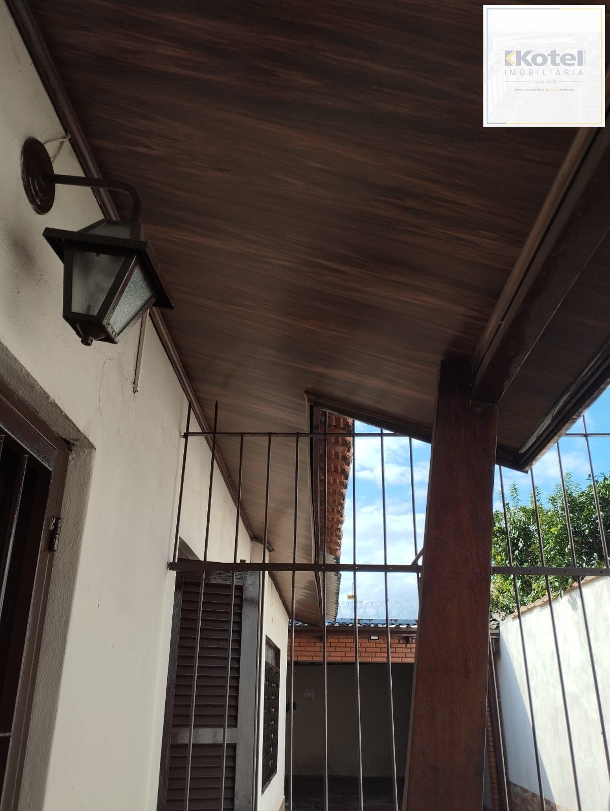 Casa de 4 dormitórios e 2 vagas de garagem em Canoas.