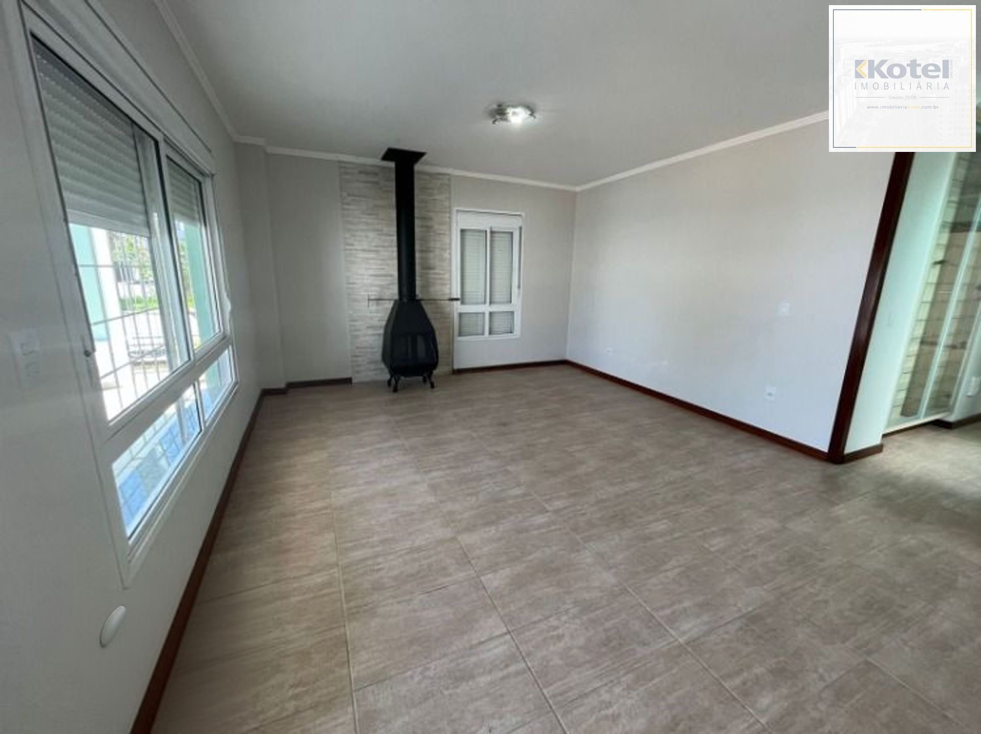 Casa de 2 dormitórios e 2 vagas de garagem em Canoas.