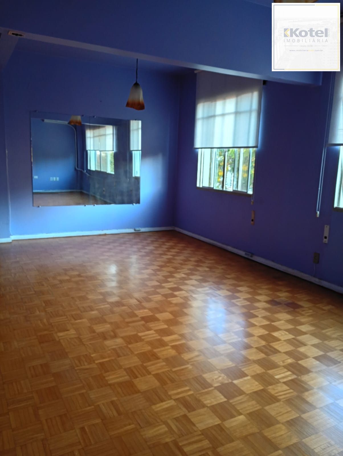 Apartamento com 2 dormitórios e 1 vaga de garagem e elevador no Bairro Floresta — foto 3