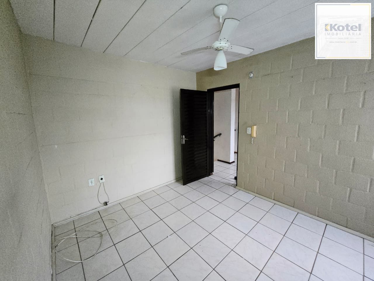Apartamento com 2 quartos, portaria 24hr e vaga no bairro Lomba do Pinheiro