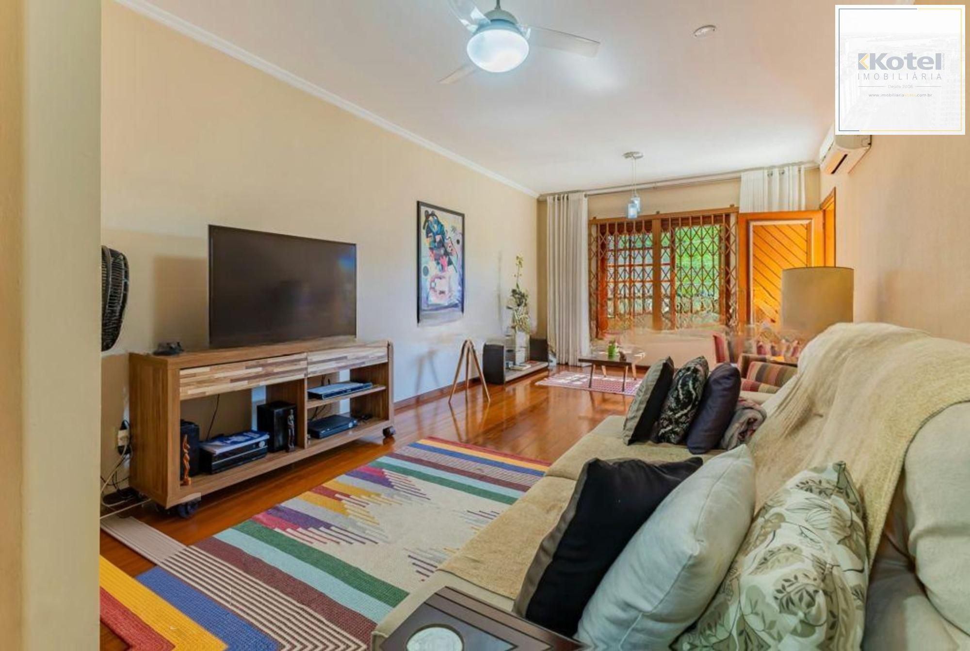 Casa com 1.640,00m², 3 dormitórios, 4 vagas à venda Rua Marista.