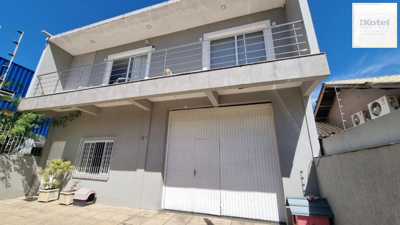 Casa de 2 dormitórios e 6 vagas de garagem em Canoas.