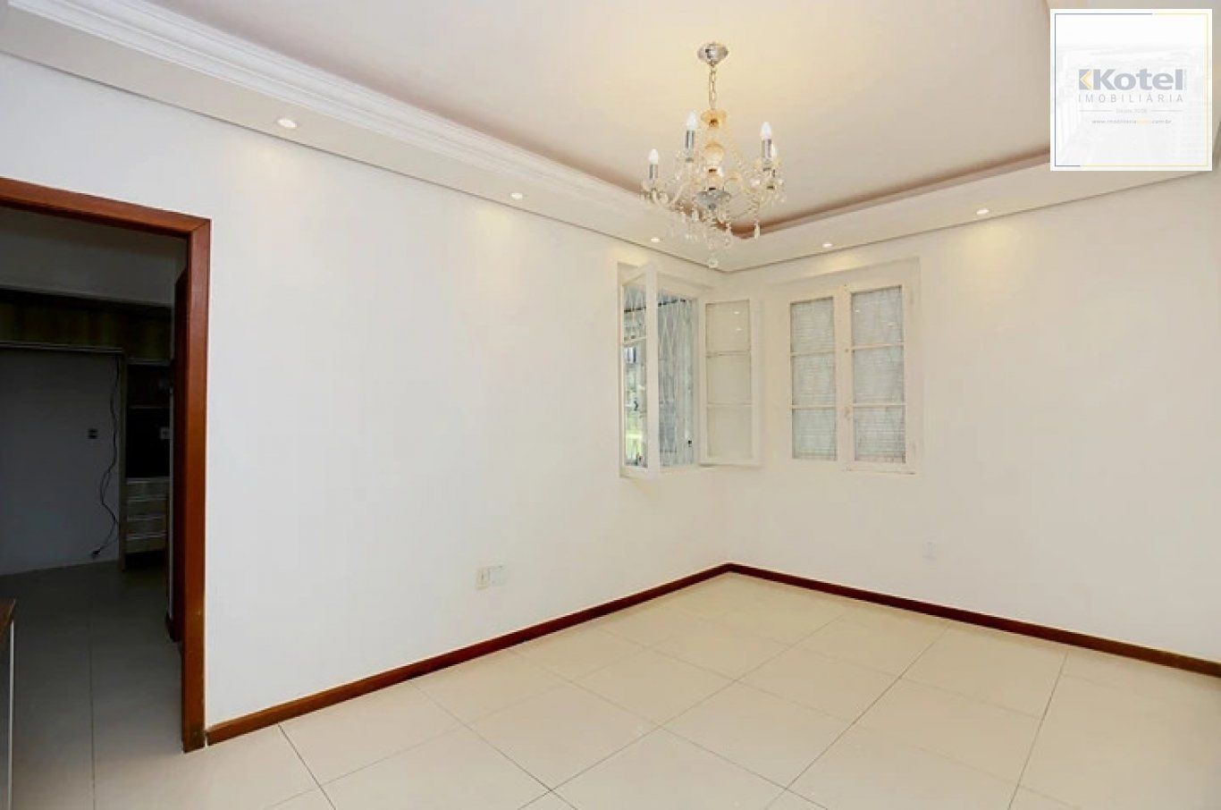 Casa com pátio, piscina e churrasqueira, no Bairro Nonoai — foto 4