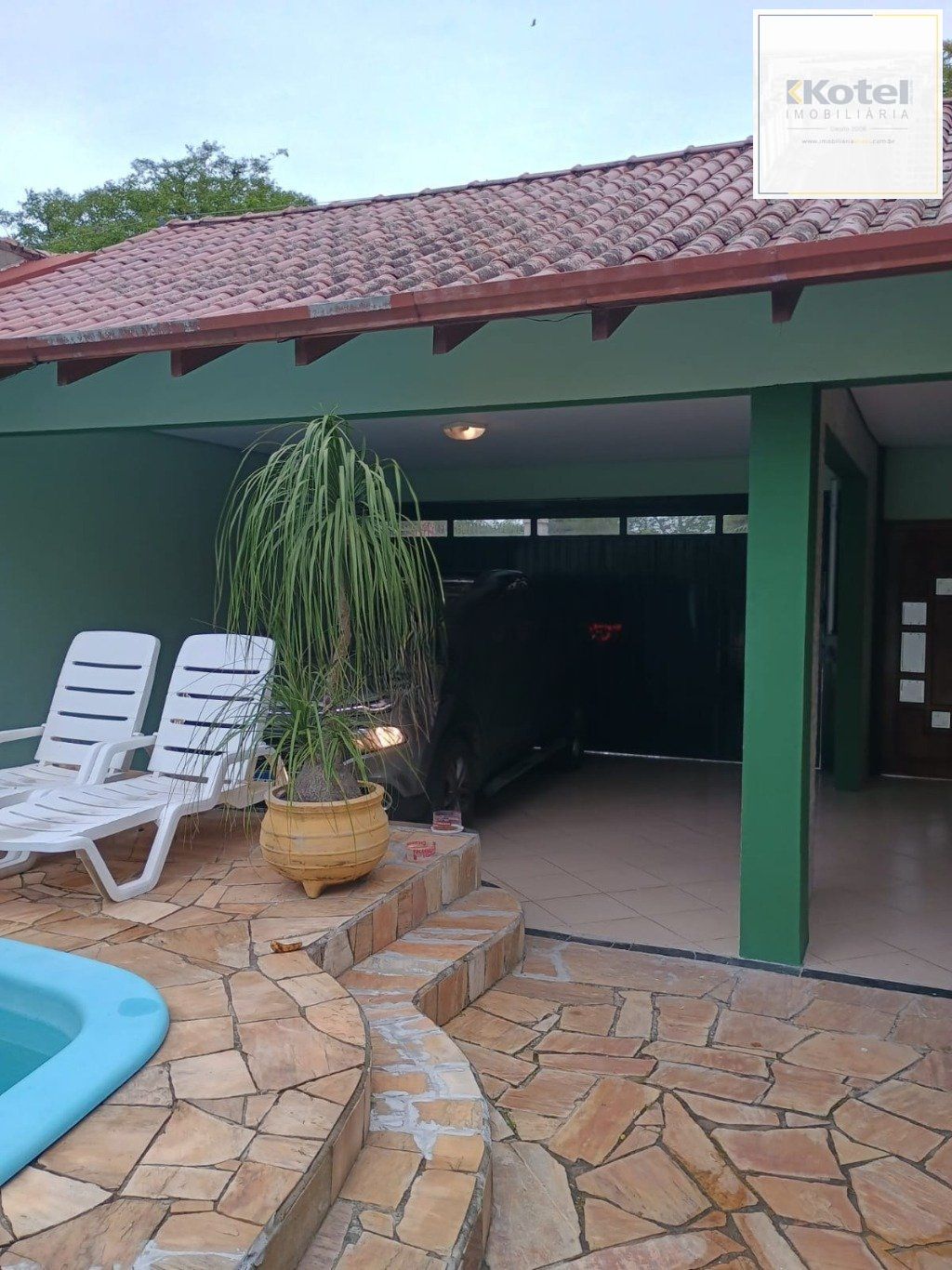 Casa semi mobiliada de  3 quartos, 2 vagas de garagem em Canoas.