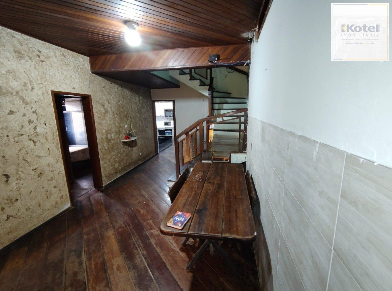 Casa com 3 Quartos, 3 Banheiros, 2 vagas No Bairro Nonoai.