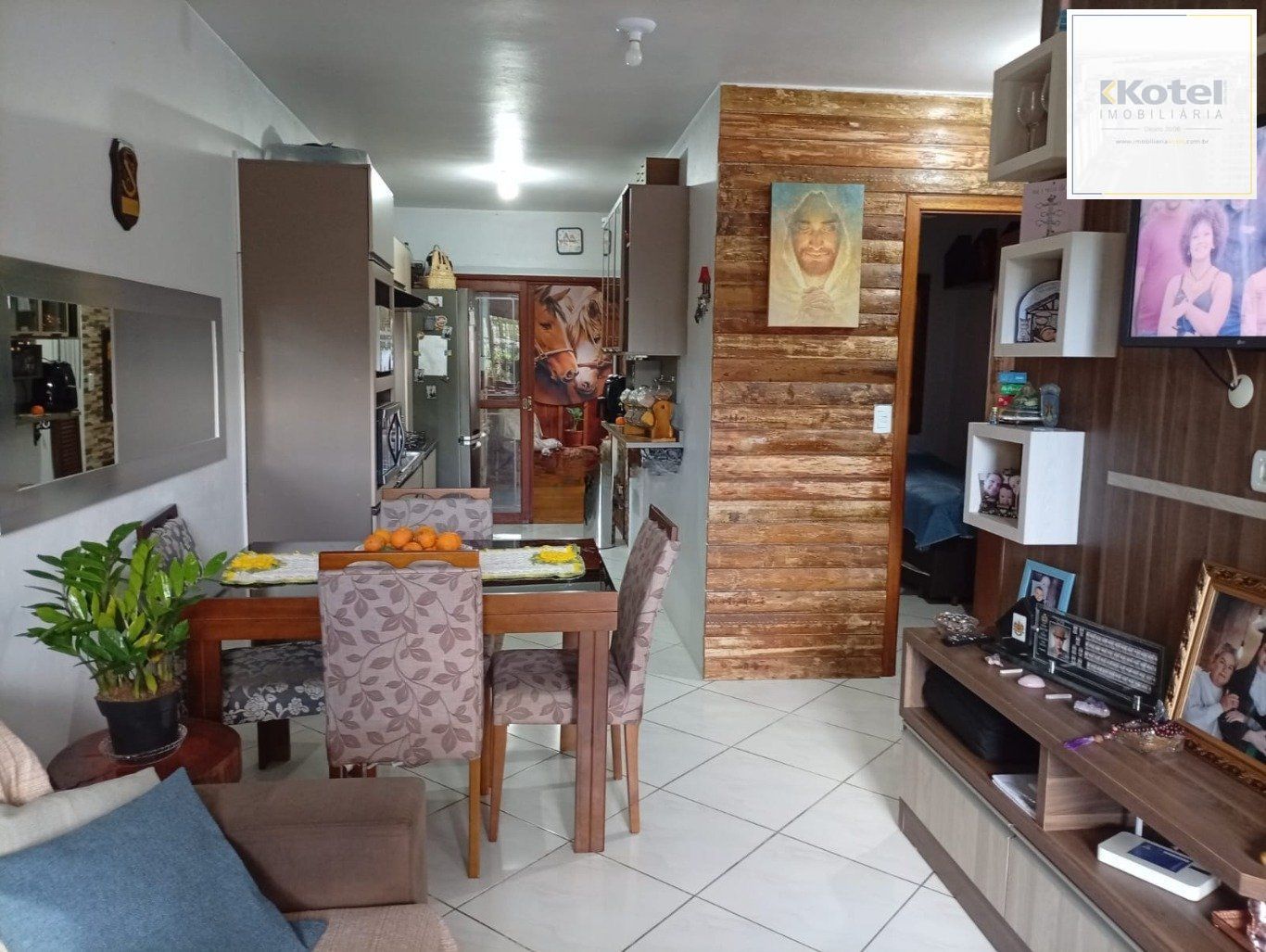 Casa de 2 dormitórios, 1 vaga de garagem, no Bairro Olaria em Canoas