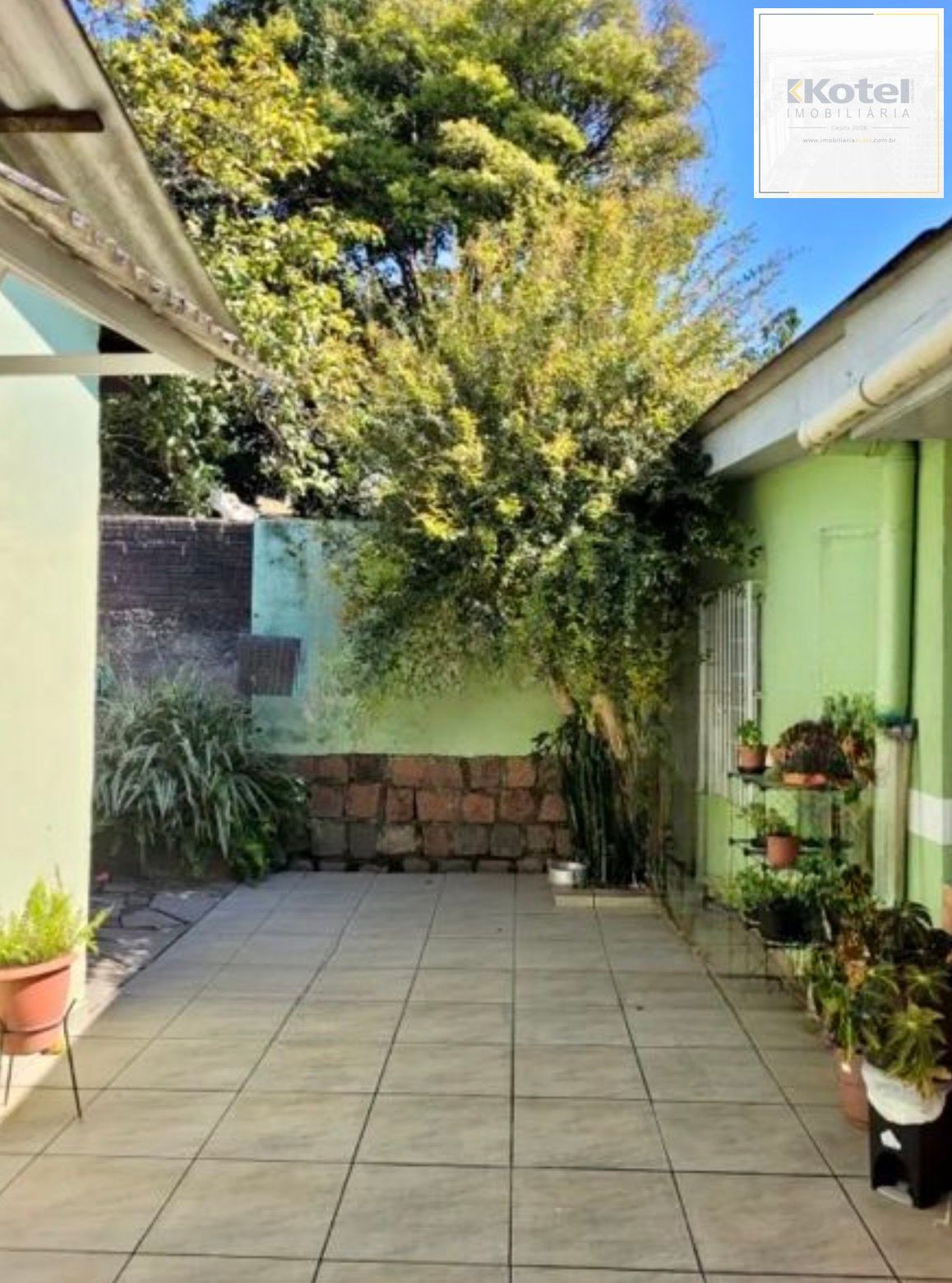 Casa com 3 dormitórios e edícula 1 d no Bairro Jardim Floresta