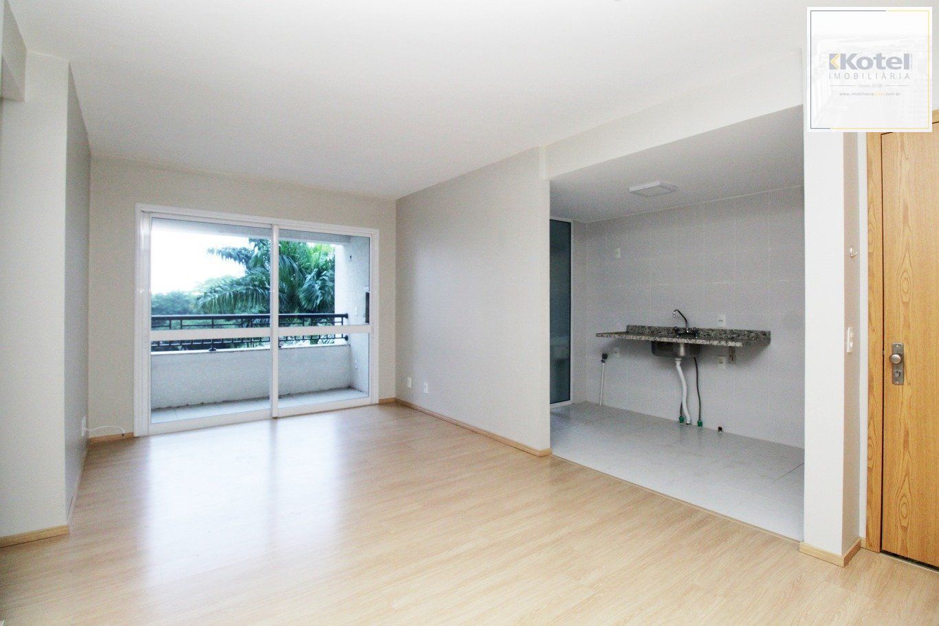 Apartamento com 3 dormitórios, 1 suíte, 1 vaga e elevador no Passo da Areia