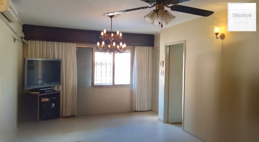 Casa com pátio e 3 dormitórios no Bairro Jardim Itu. — foto 3