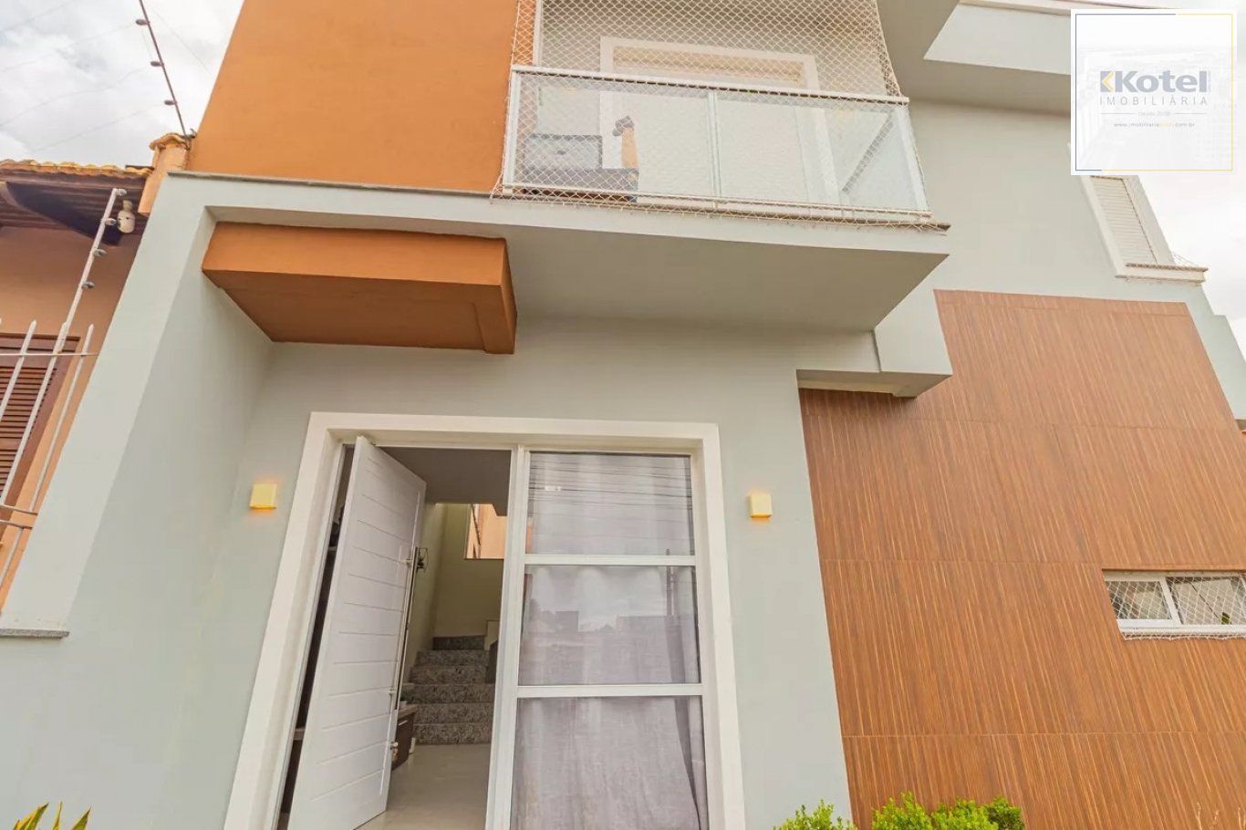 Casa de 3 dormitórios e 3 vagas de garagem em Canoas.
