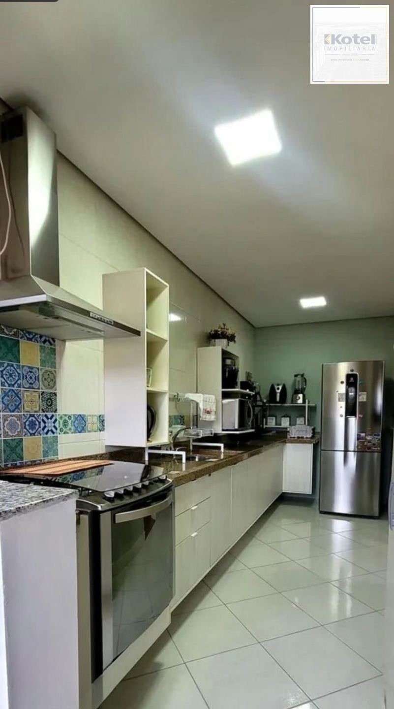 Apartamento de 2 dormitórios e 1 vaga de garagem no centro de Gravataí.