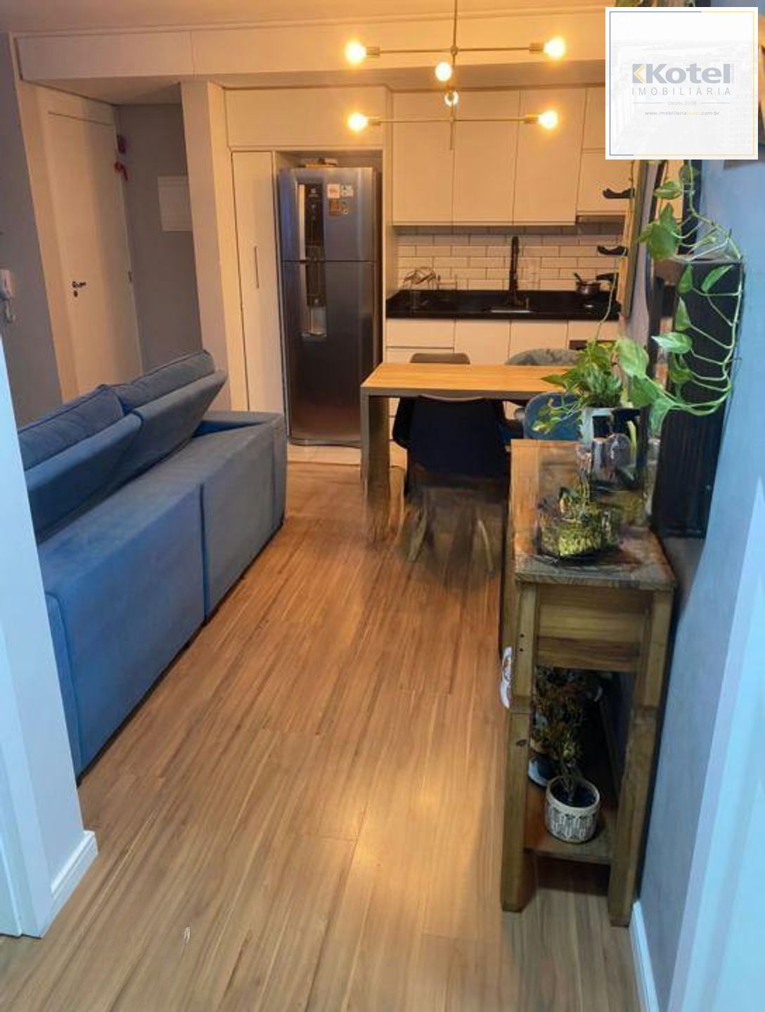 Apartamento de e dormitórios, elevador e 1 vaga de garagem em Canoas.