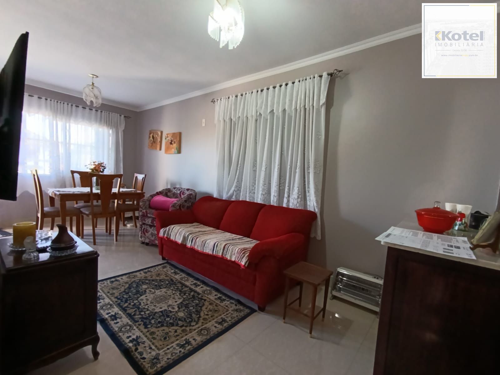 Casa de 3 quartos,suíte,churrasqueira, 3 vagas no bairro Sarandi