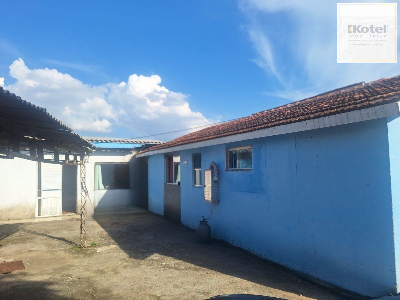 Casa de 3 quartos e 4 vagas de garagem em Canoas.