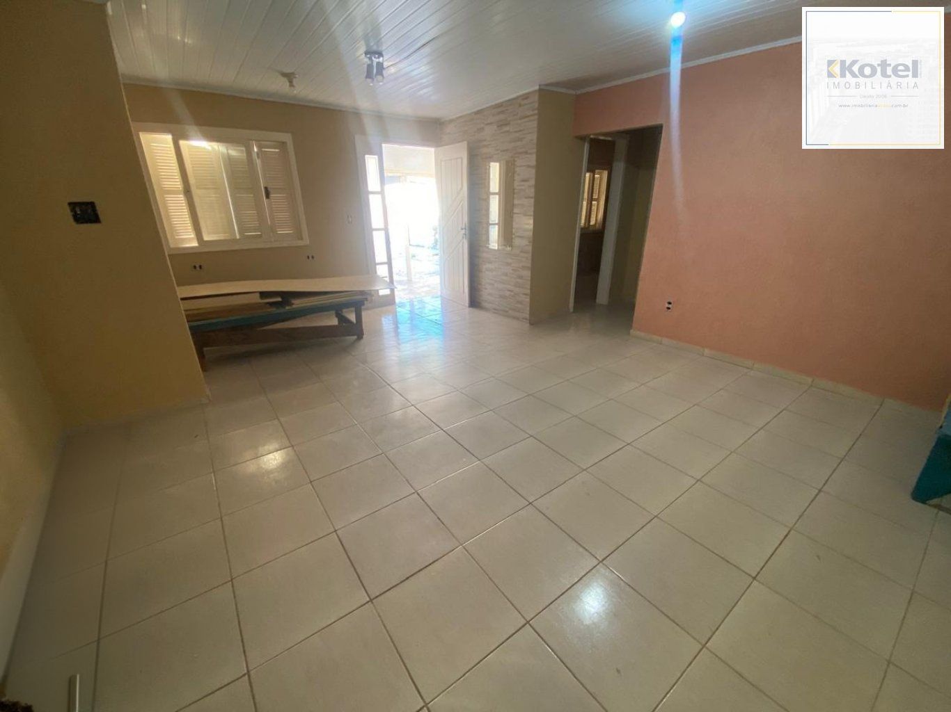 Casa de 2 dormitórios e 2 vaga de garagem em Vila Eunice Cachoeirinha.