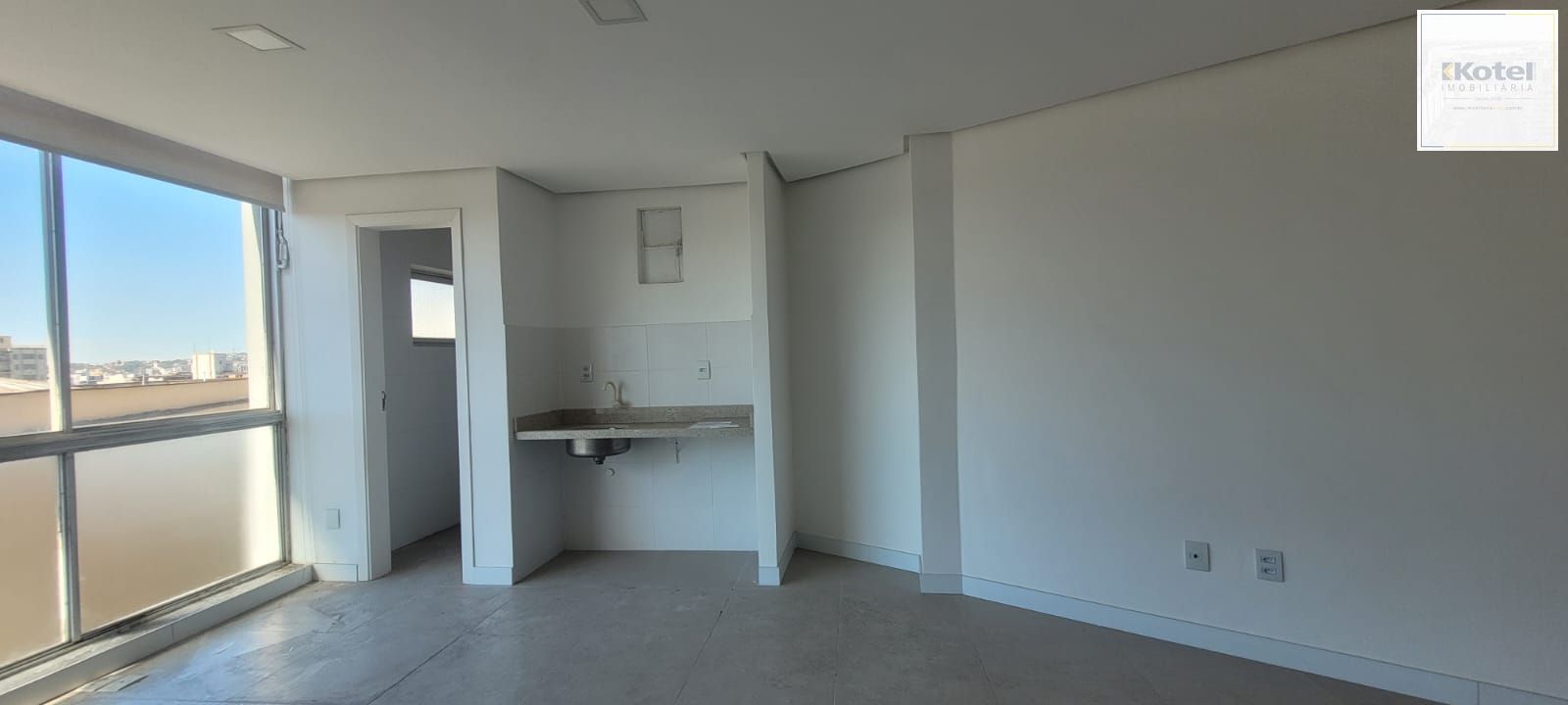 Sala Comercial em frente a Santa Casa - Centro de Porto Alegre