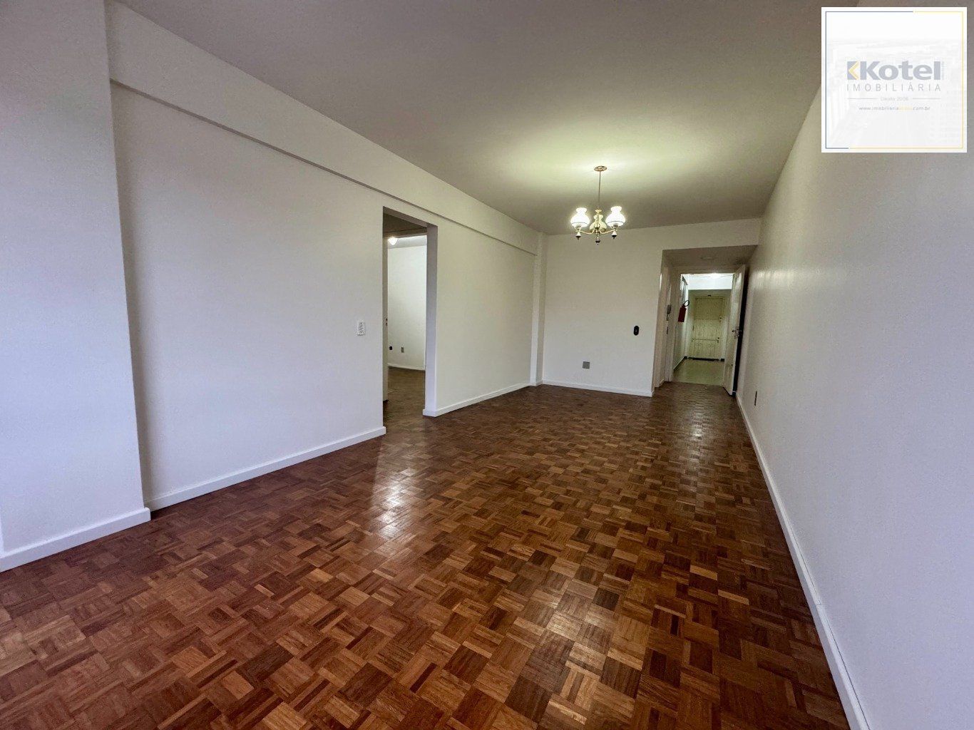 Apartamento com 2 dormitórios, dependência e 1 vaga no Bairro Menino Deus — foto 5