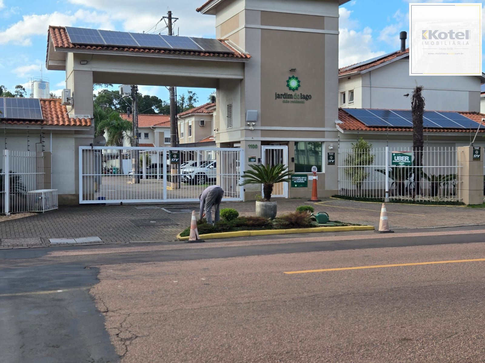 Casa de 2 dormitórios e 2 vagas de garagem em Canoas.