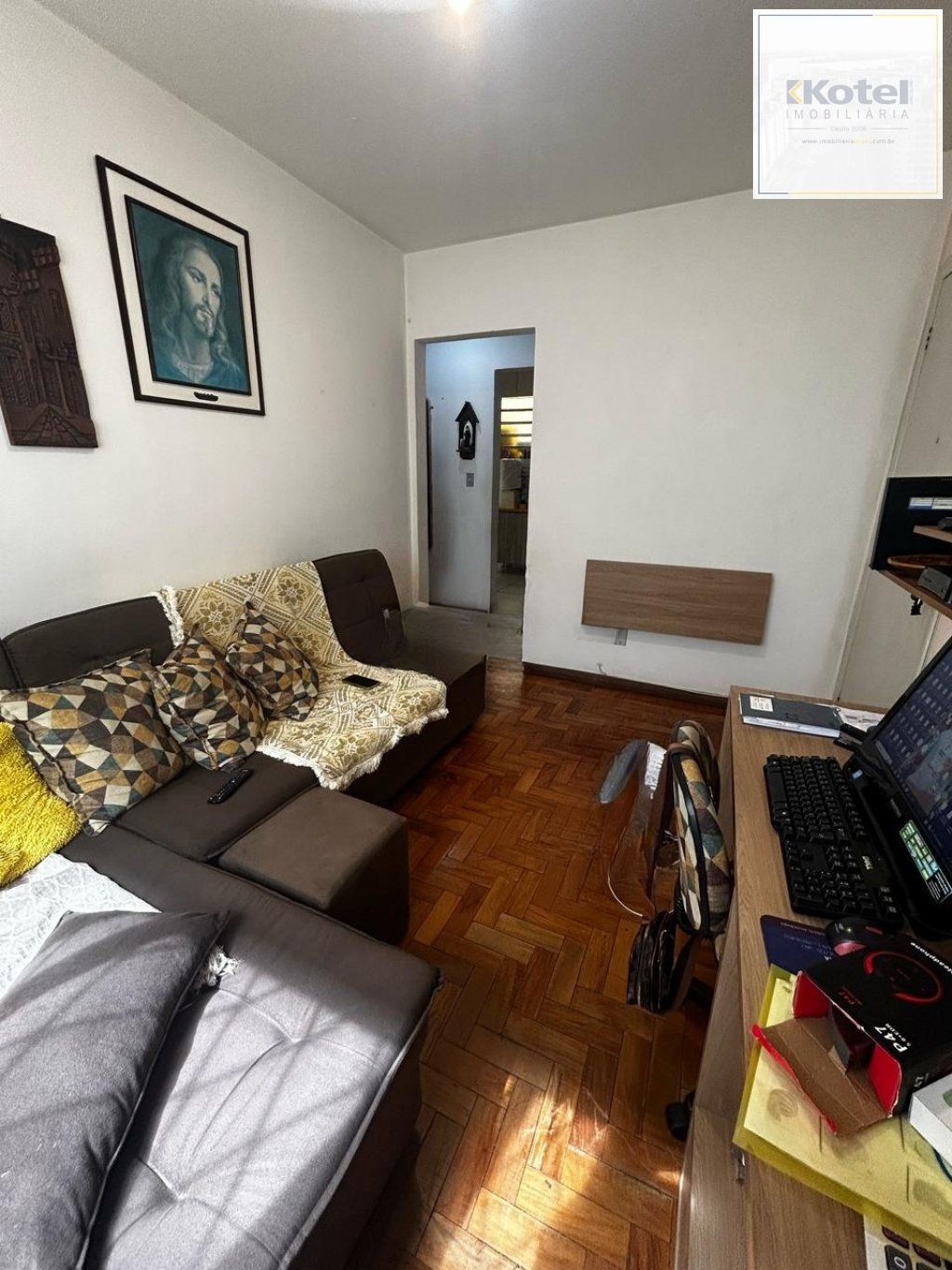 Apartamento à venda terreo com pátio e 2 dormitórios no bairro Menino Deus