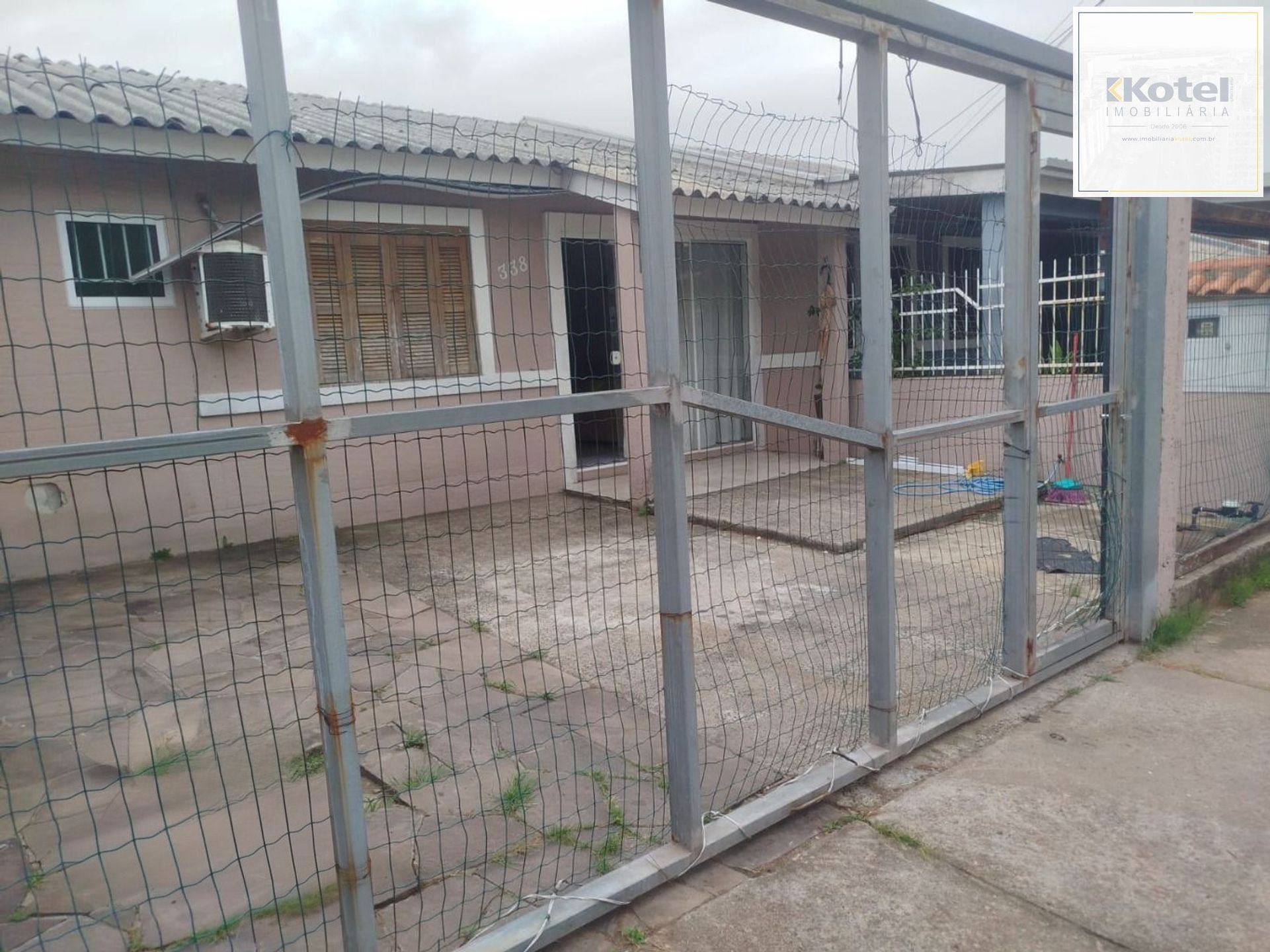 Casa de 2 dormitórios e 2 vagas de garagem em são José Canoas.