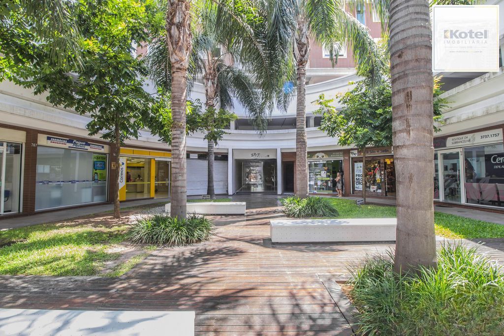 Apartamento 2 dormitórios, 1 vaga, elevador na Rua General Lima e Silva.