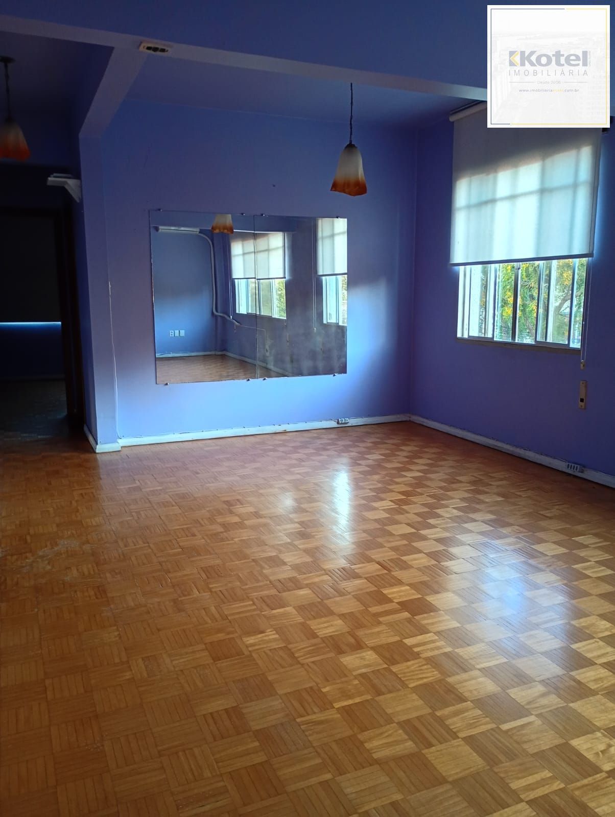 Apartamento com 2 dormitórios e 1 vaga de garagem e elevador no Bairro Floresta — foto 2