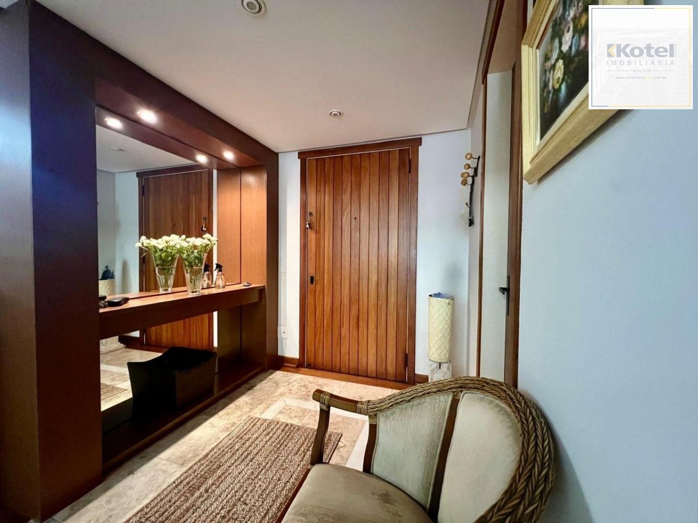 Apartamento com 4 quartos, 223m²,2 vagas, elevador no bairro Jardim do Salso.