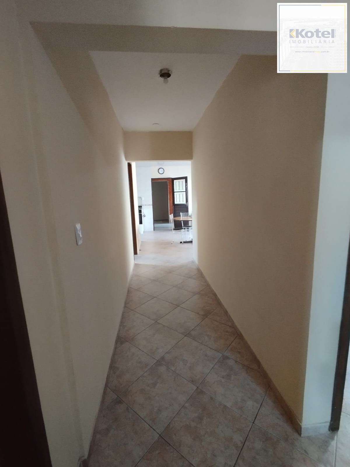 Casa de 4 dormitórios e 2 vagas de garagem em Canoas.
