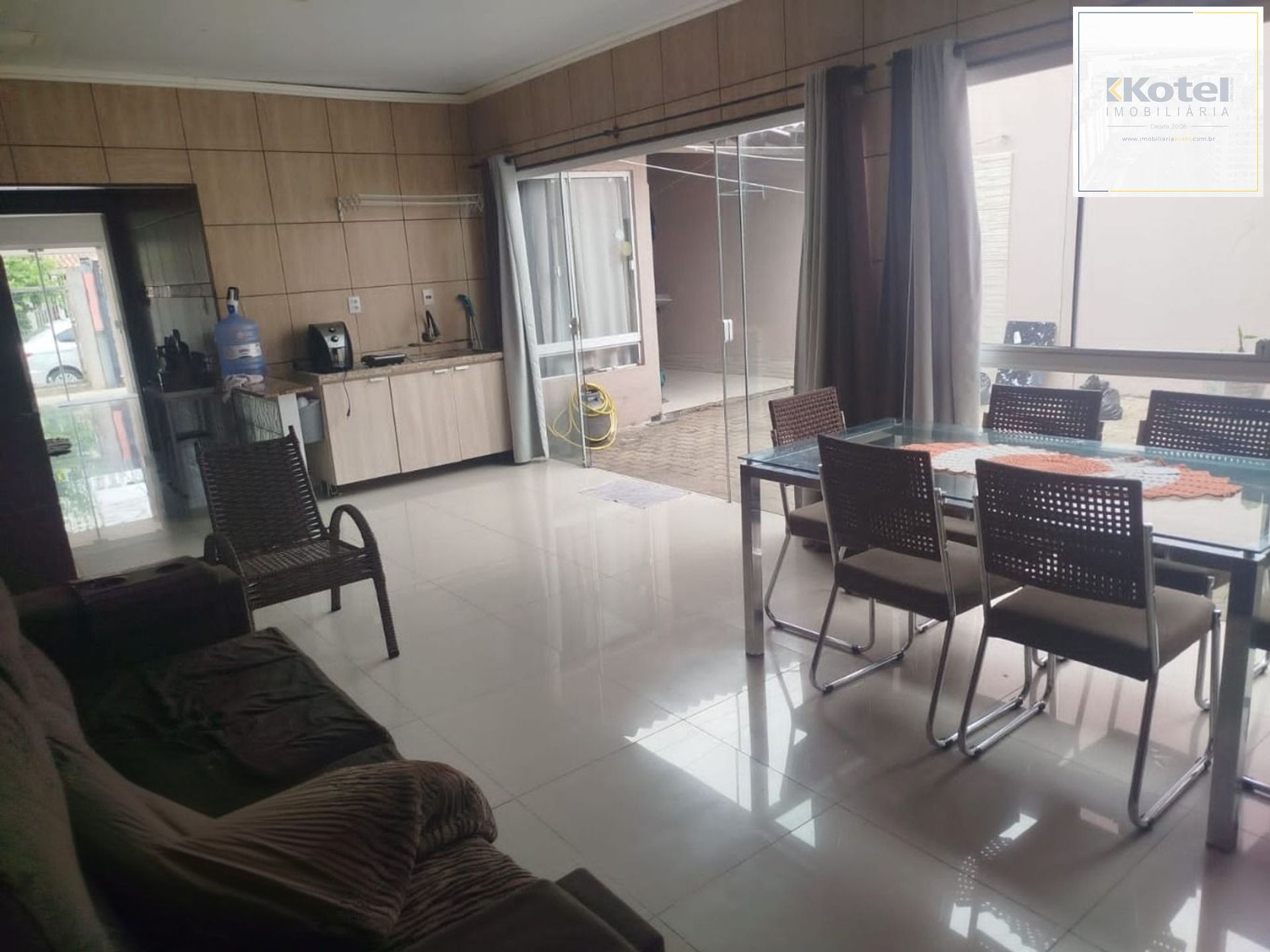 Casa de 2 dormitórios e 2 vagas de garagem em são José Canoas.