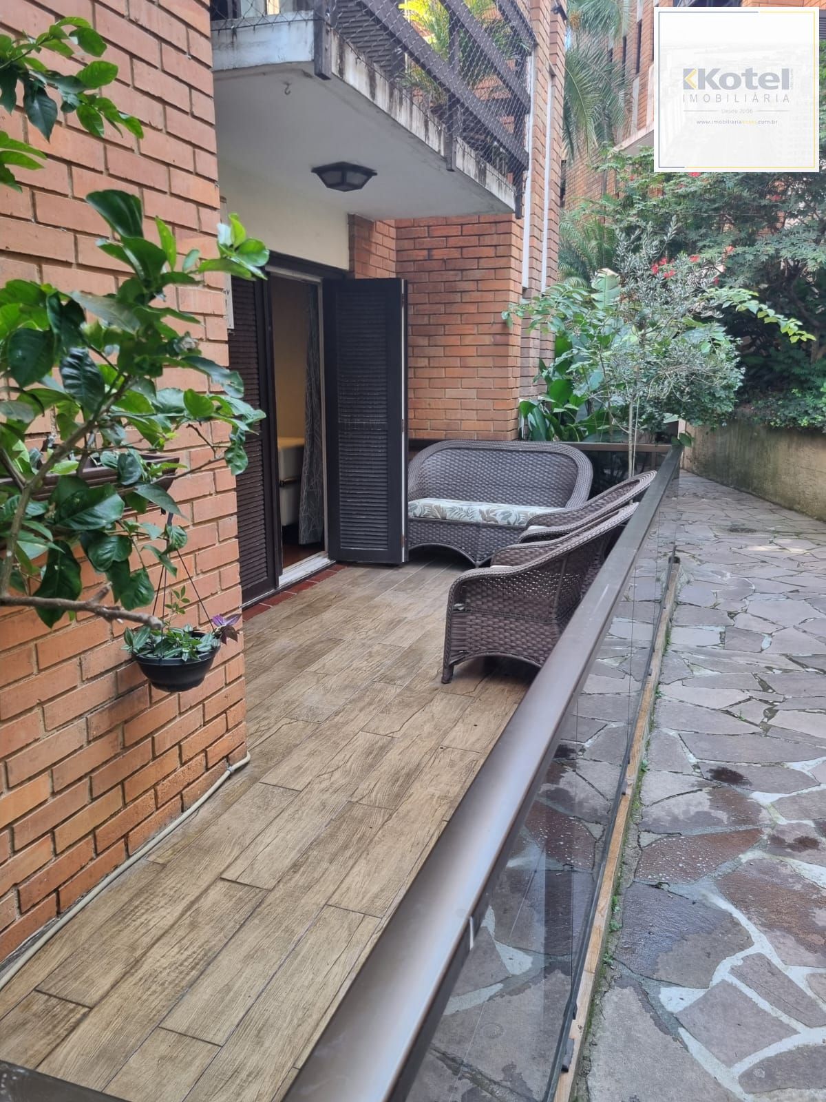 Apartamento térreo semi mobiliado de 3 dormitórios no bairro Cristal — foto 3