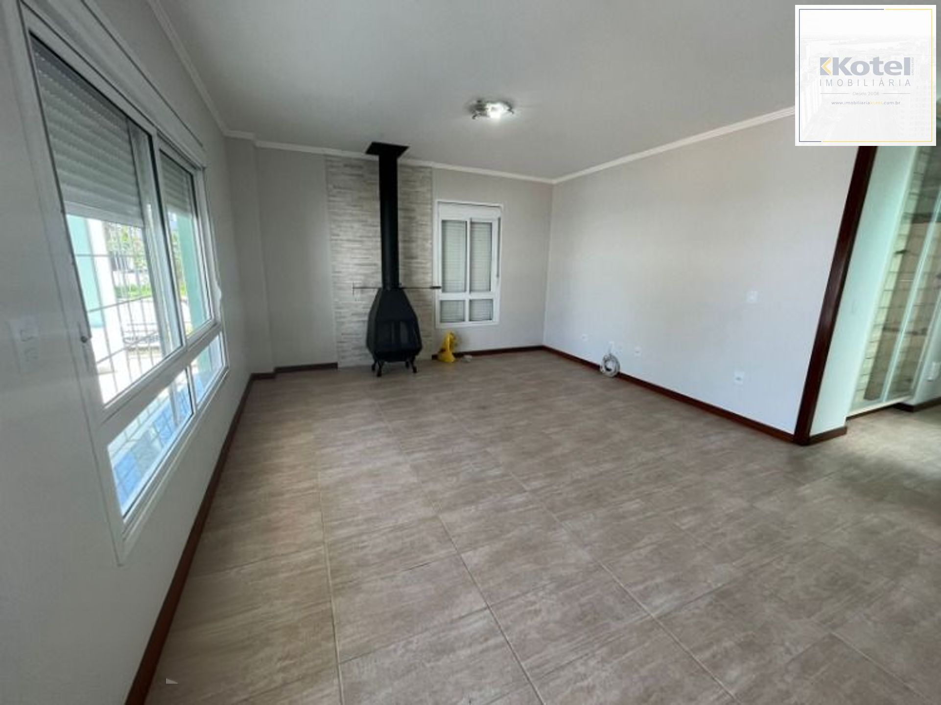 Casa de 2 dormitórios e 2 vagas de garagem em Canoas.