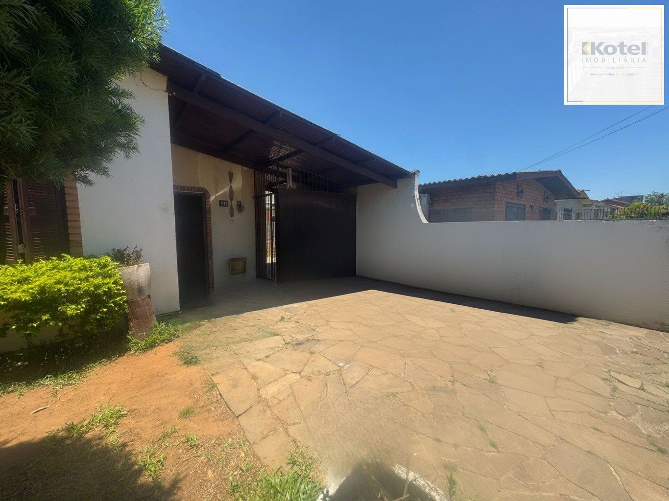 Casa de 5 dormitórios e 4 vagas de garagem em Canoas.