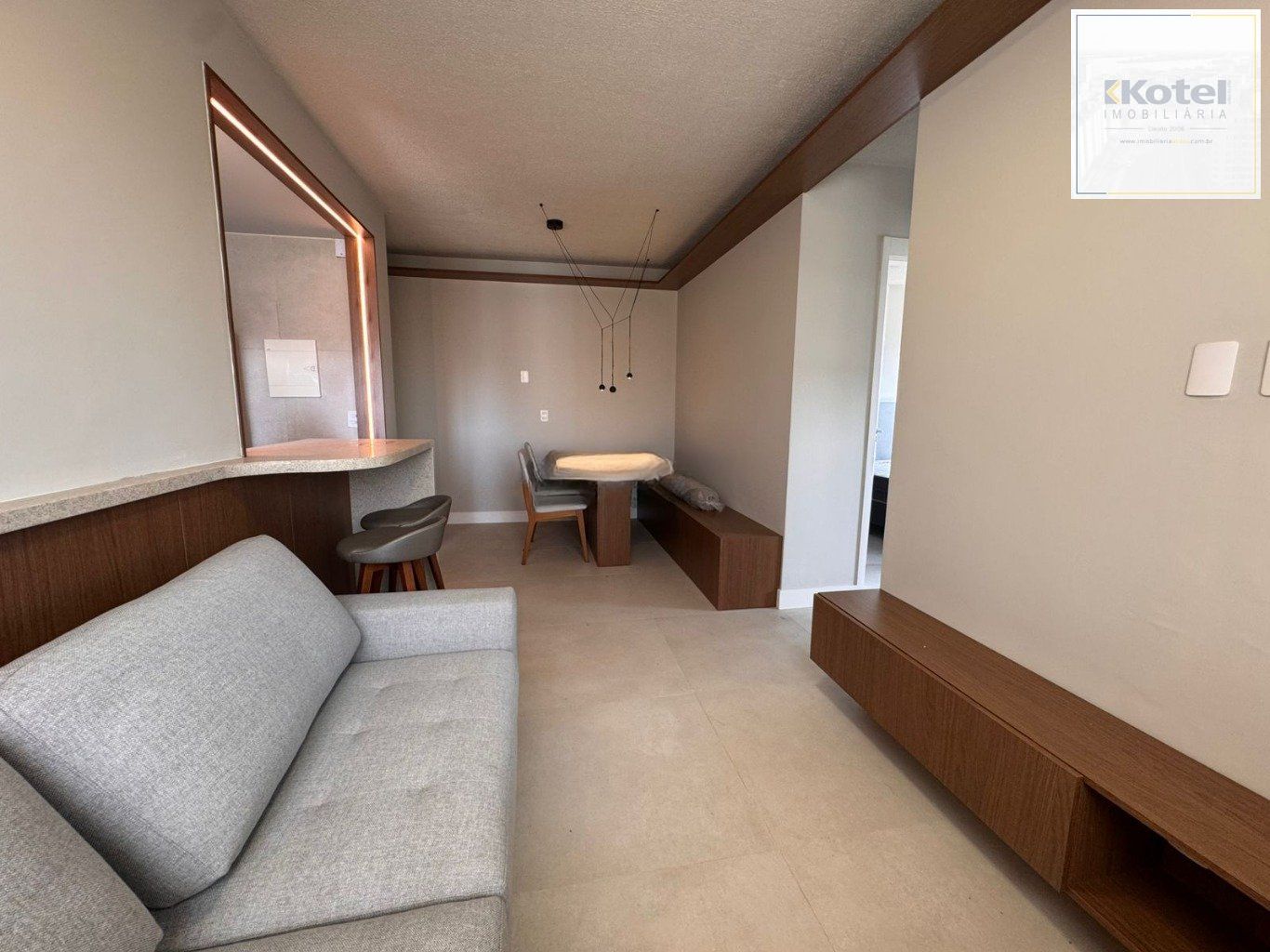Apartamento de 2 dormitórios, elevador e 1 vaga de garagem em Canoas.