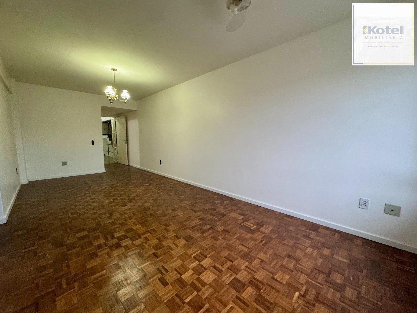 Apartamento com 2 dormitórios, dependência e 1 vaga no Bairro Menino Deus — foto 4