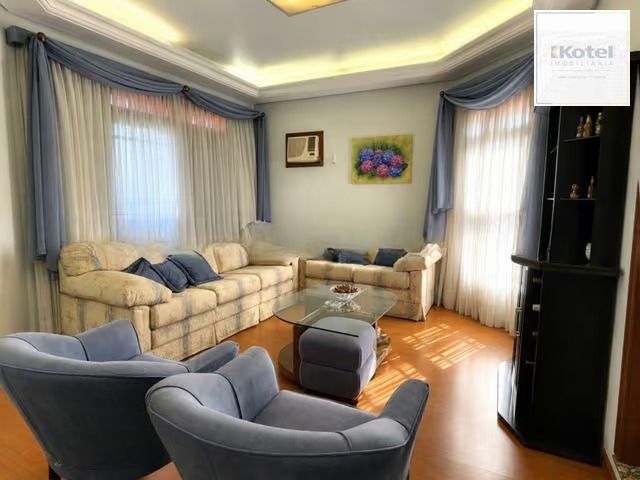 Casa de 3 dormitórios, piscina e 4 vagas de garagem em Canoas.