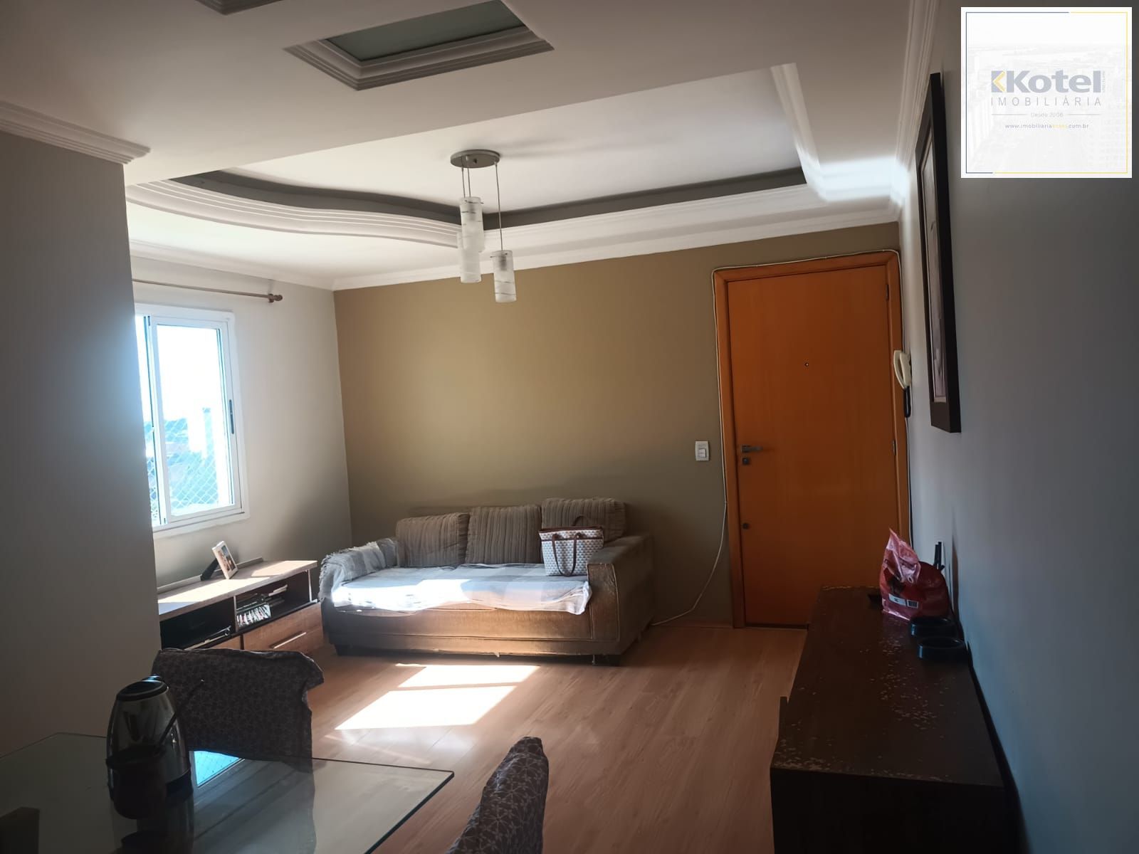 Apartamento com 2 dormitórios, elevador e 2 vagas de garagem em cachoeirinha.