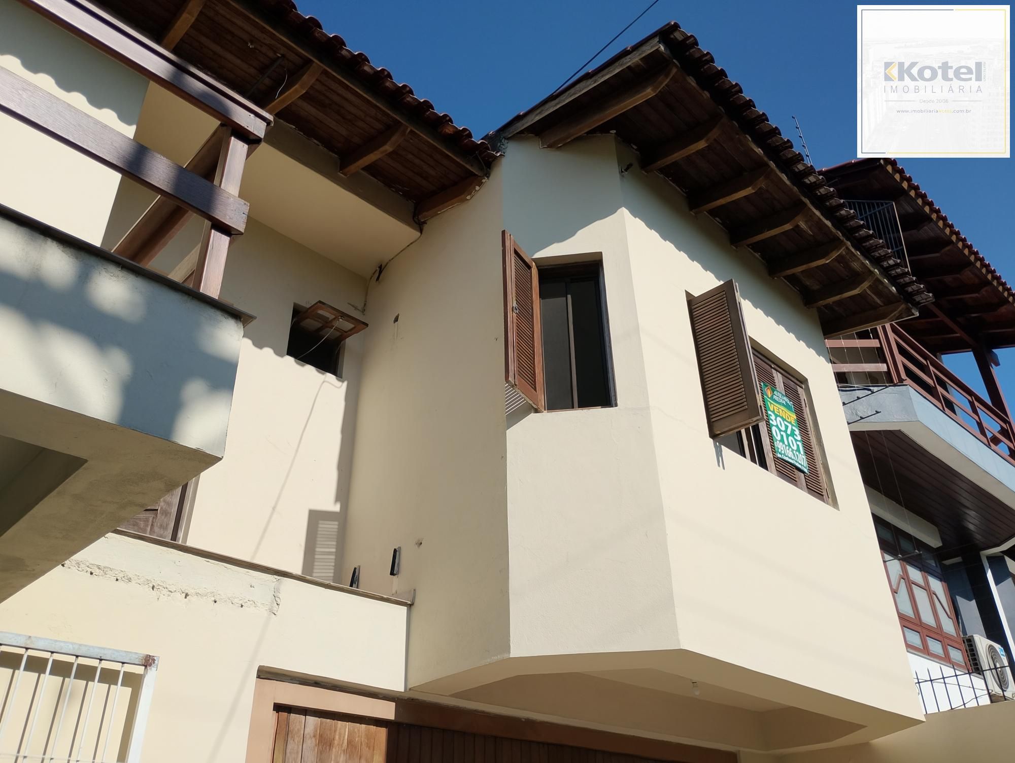 Casa com 3 quartos, 4 vagas de garagem e com pátio no bairro Parque Santa Fé — foto 4