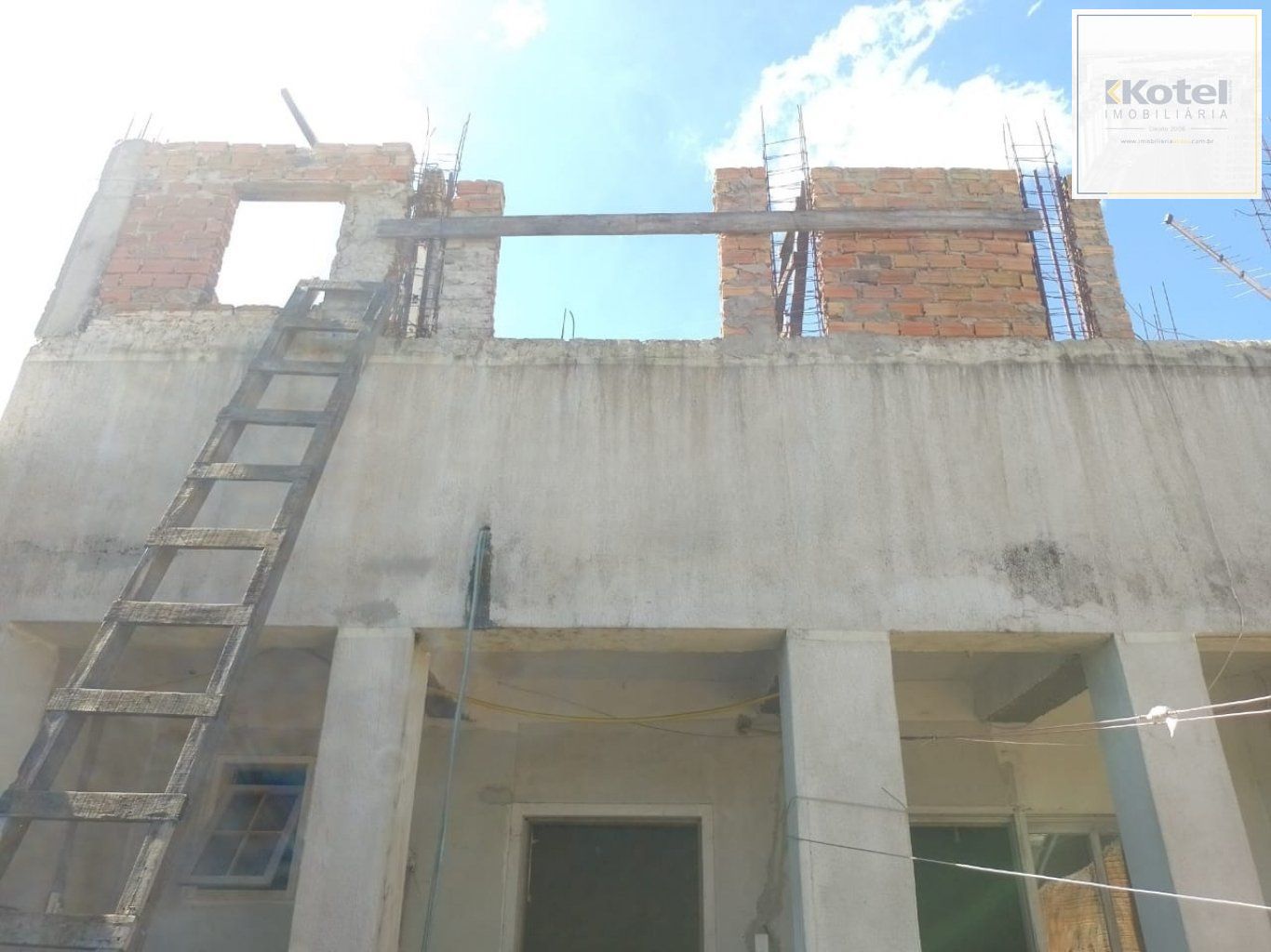Casa 1 dormitório com 1 vaga de garagem no bairro Mato Grande em Canoas.