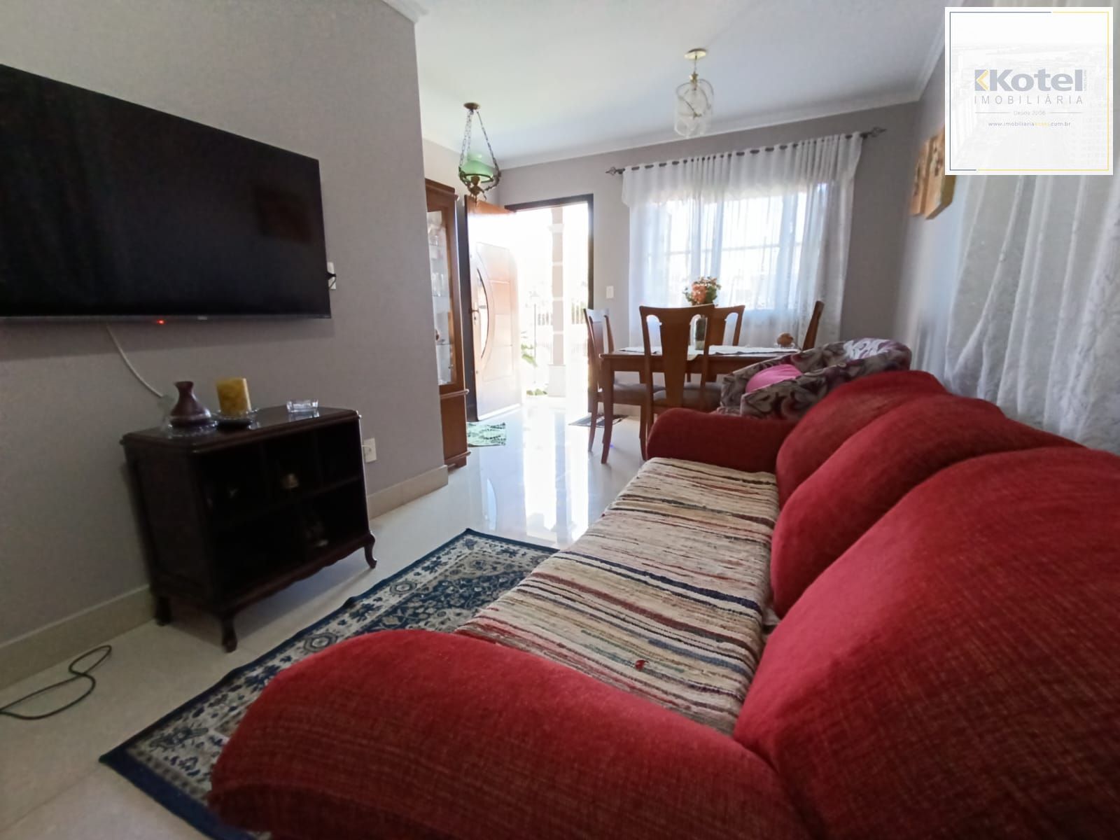 Casa de 3 quartos,suíte,churrasqueira, 3 vagas no bairro Sarandi