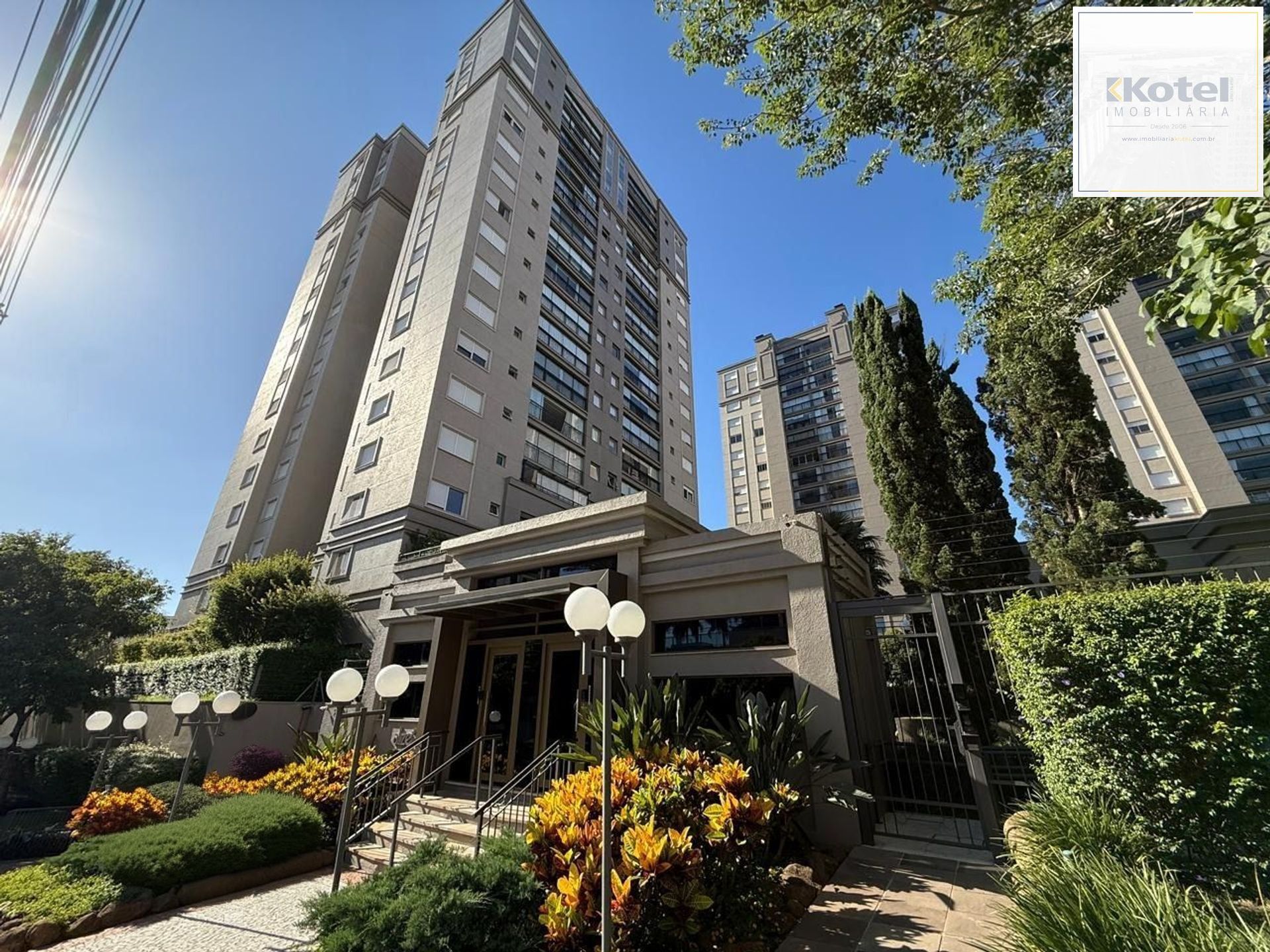 Apartamento de 2 dormitórios, 1 suíte, 2 vagas e 94m² no Jardim Europa.