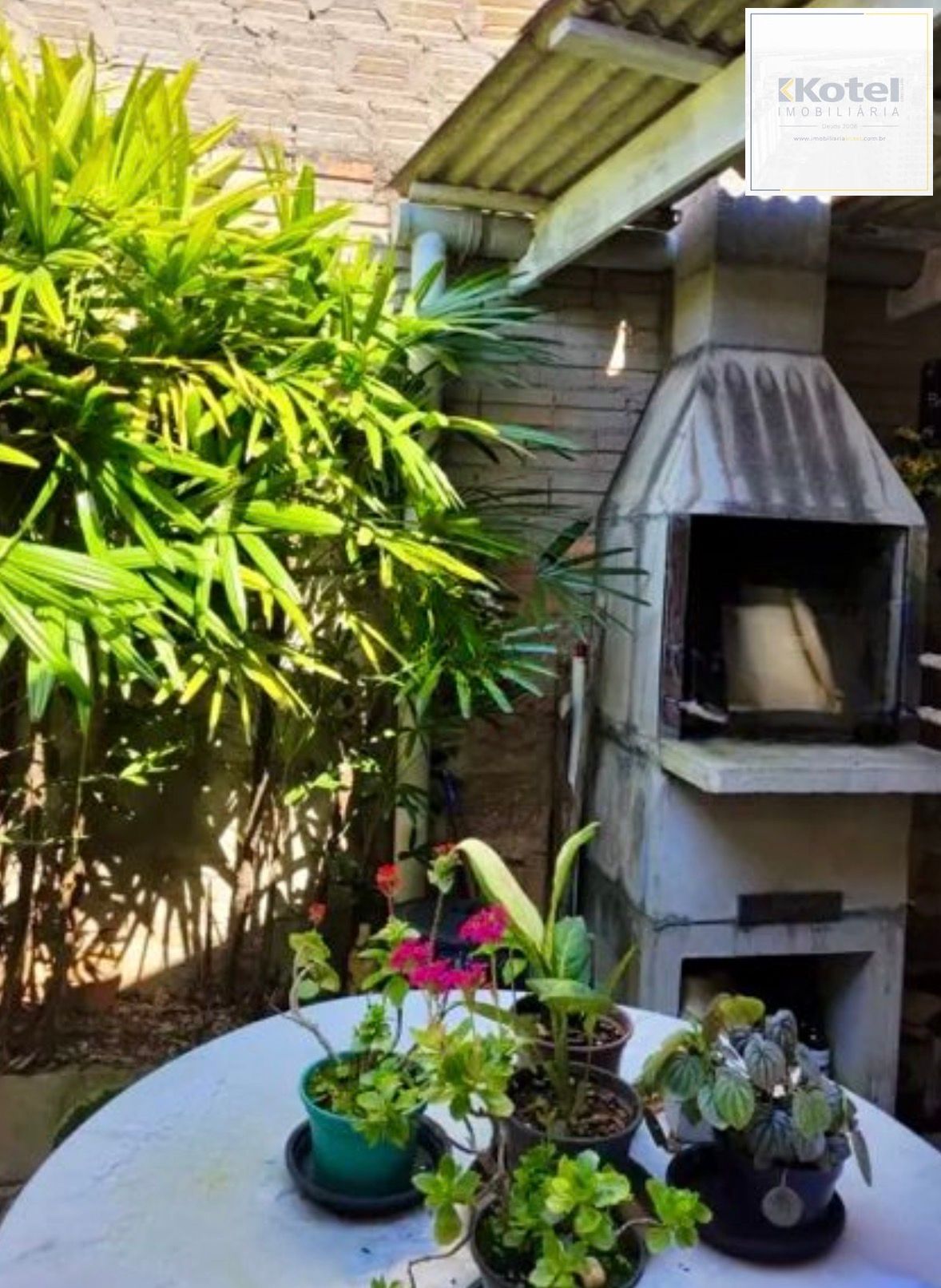 Casa com 3 dormitórios e edícula 1 d no Bairro Jardim Floresta
