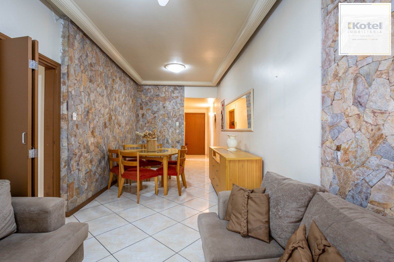Apartamento com 2 dormitórios no Bairro Menino Deus