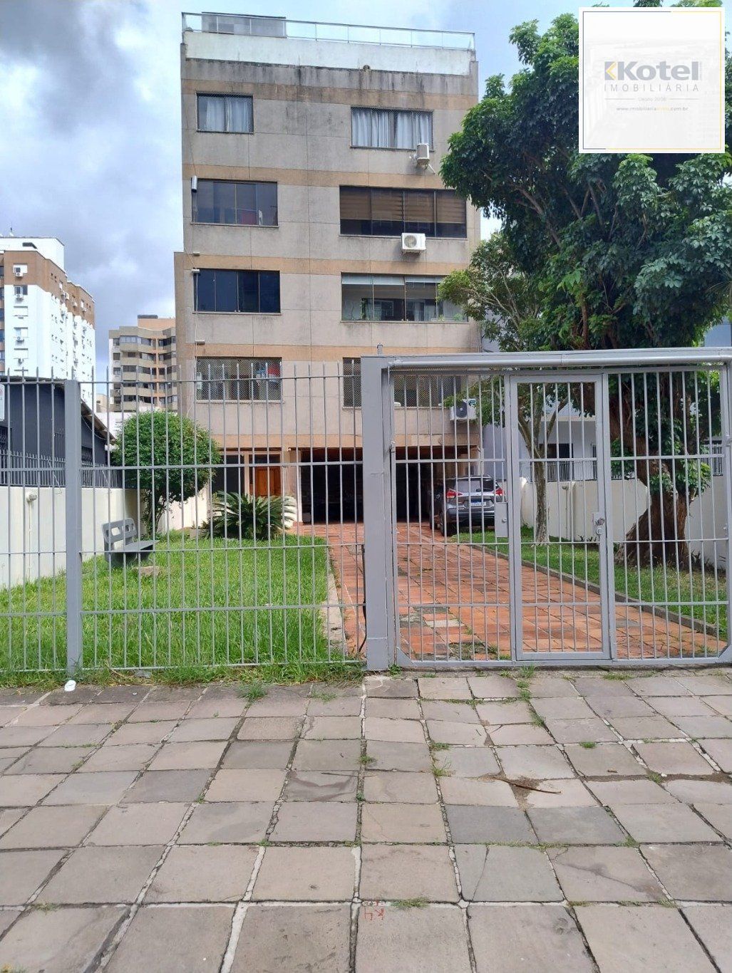 Apartamento 3 quartos com suíte e pátio com 2 vagas no Bairro Passo da Areia